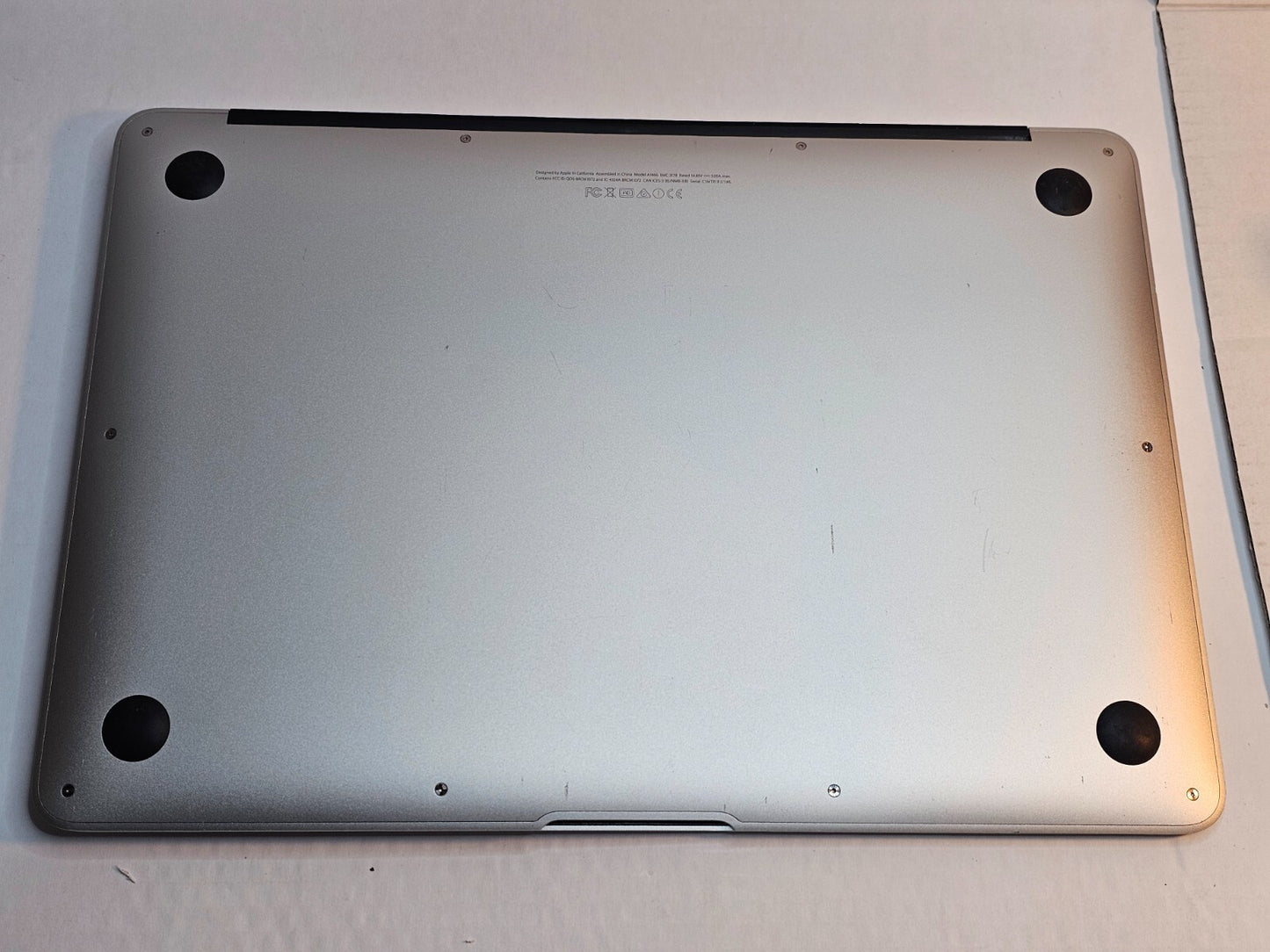 Apple MacBook Air 13.3" A1466 Core i5 1.8GHz 8GB RAM 256GB SSD MacOS Monterey