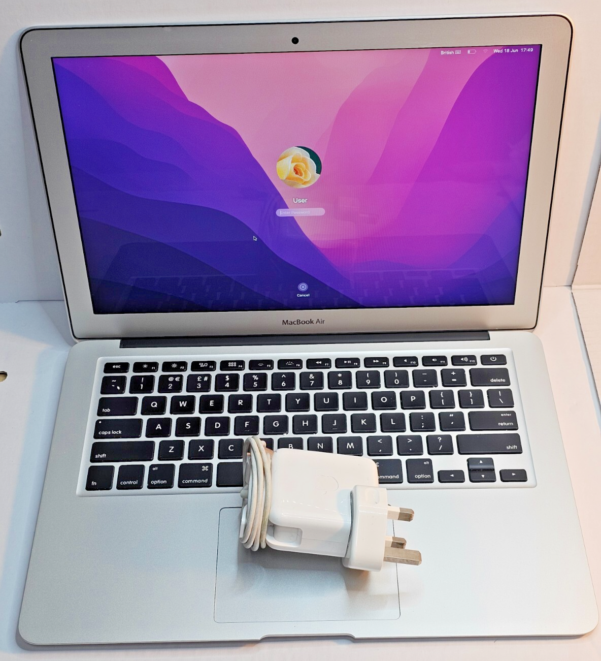 Apple MacBook Air 13.3" A1466 Core i5 1.8GHz 8GB RAM 256GB SSD MacOS Monterey