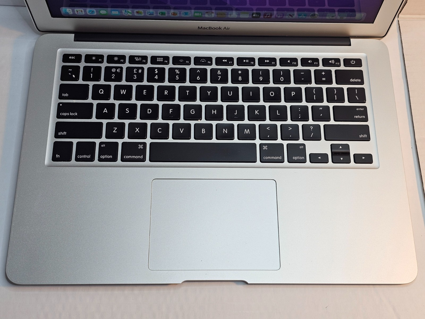Apple MacBook Air 13.3" A1466 Core i5 1.8GHz 8GB RAM 256GB SSD MacOS Monterey